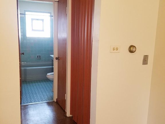 8655 2nd bathroom