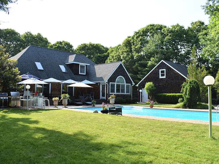 6 Bennett Dr — Photo 3