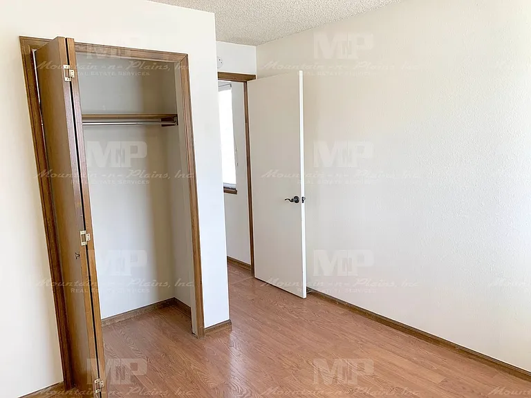 972 Bitterbrush Ln — Photo 9