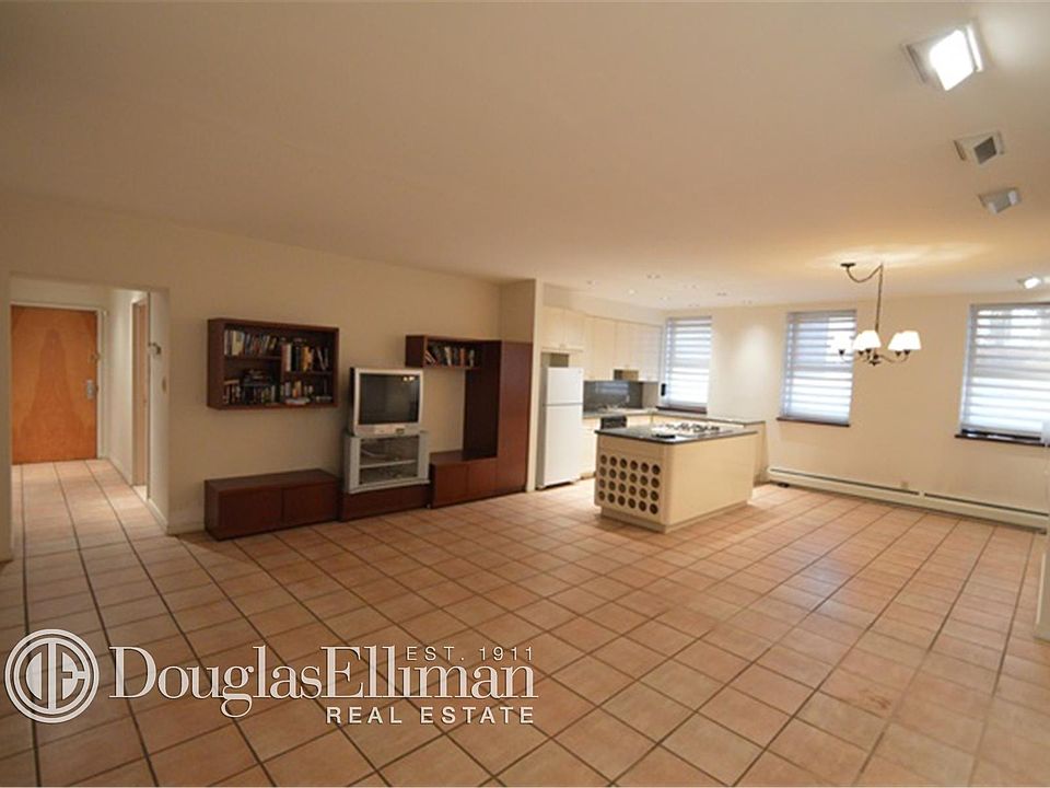 1st image of 829 6th Ave Fl 2