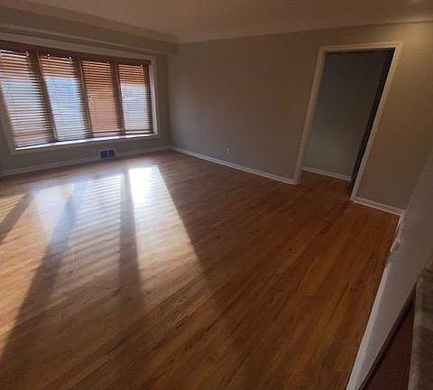5th image of 21731 Mauer St