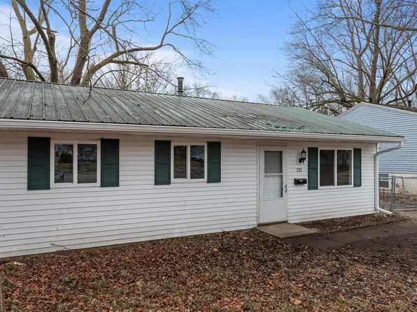 121 S Scottswood Dr, Urbana, IL 61802