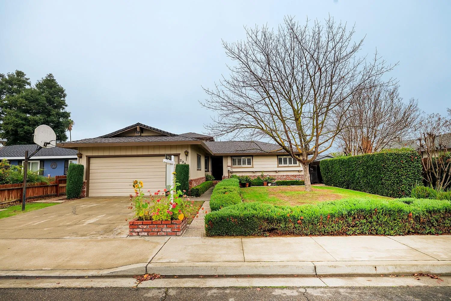 2281 Julie Ave photo 1