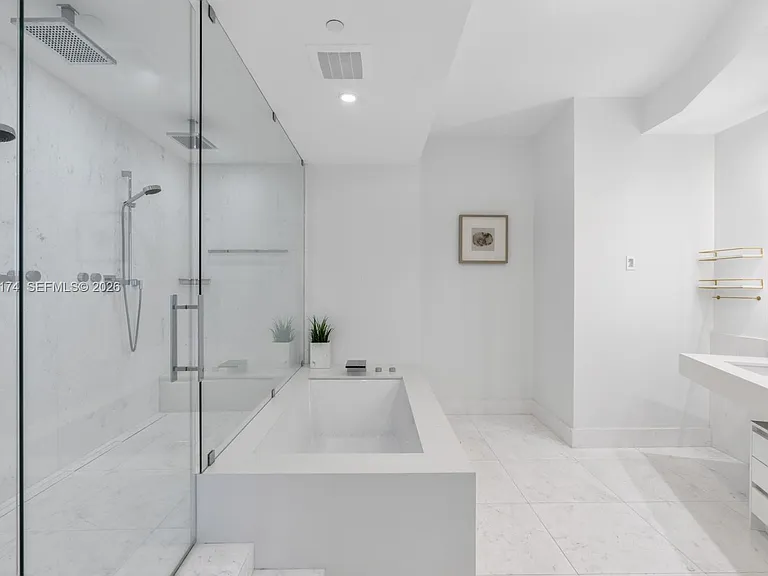 18555 Collins Ave #5105 — Photo 17