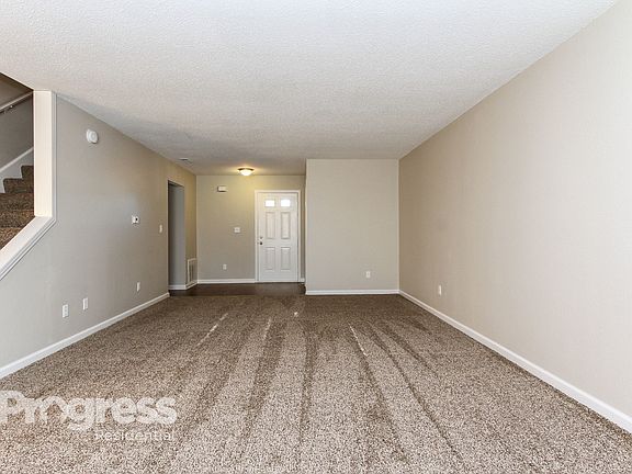 3rd image of 715 Deer Trail Dr