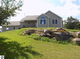 9645 Green Rd, Farwell, MI 48622