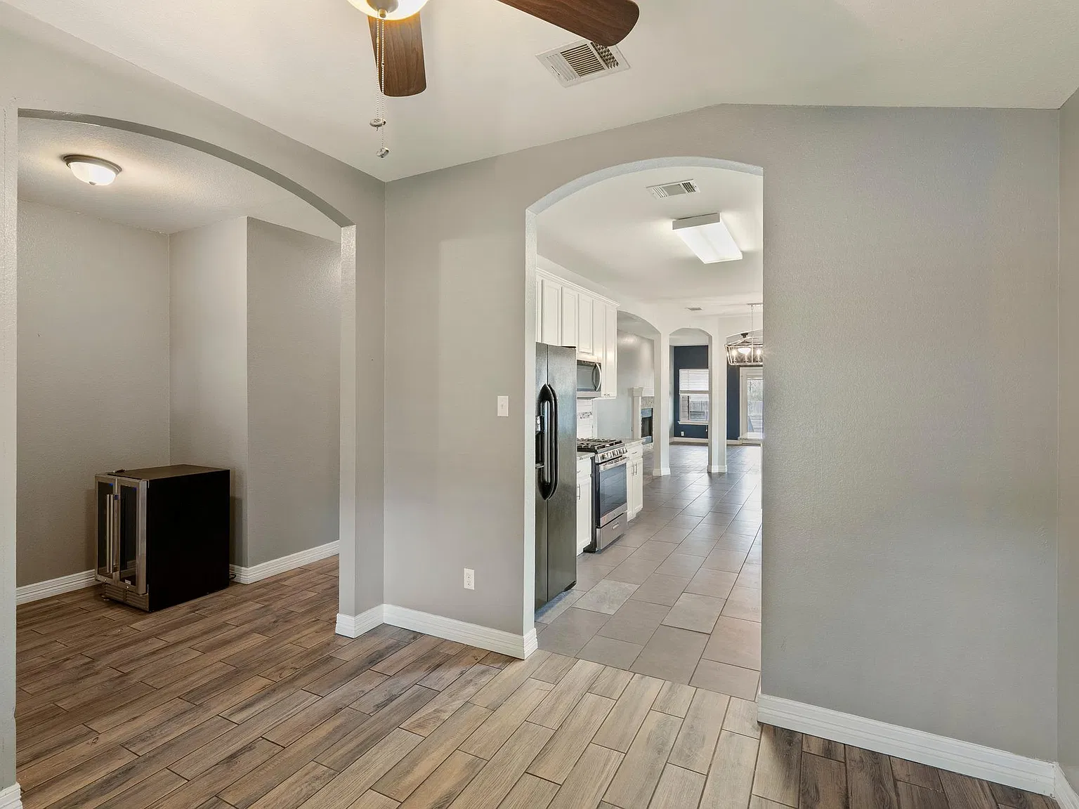 3 bed, 2.0 bath, 1981 sqft, $1,800 — Photo 4