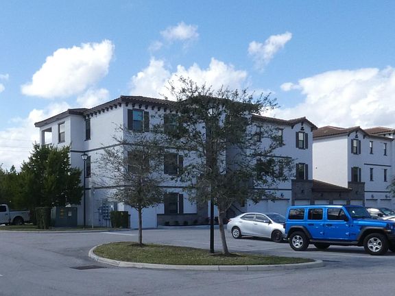 5th image of 9052 Gulf Run Way #C6