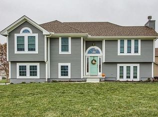 1400 NE 196th St, Smithville, MO 64089