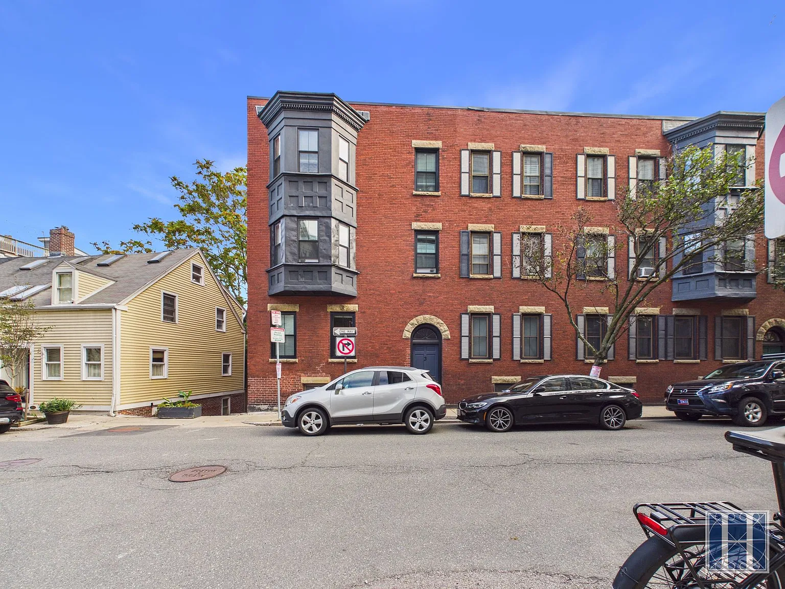 3 Bartlett St — Photo 2