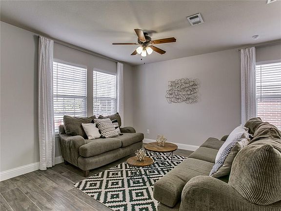 4th image of 2344 Clairborne Dr