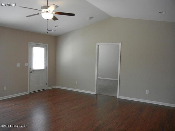 3rd image of 704 Shumaker Dr