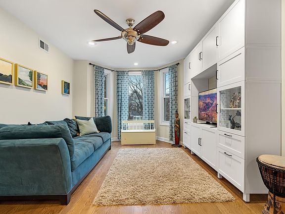 4th image of 2426 N Hamlin Ave #2