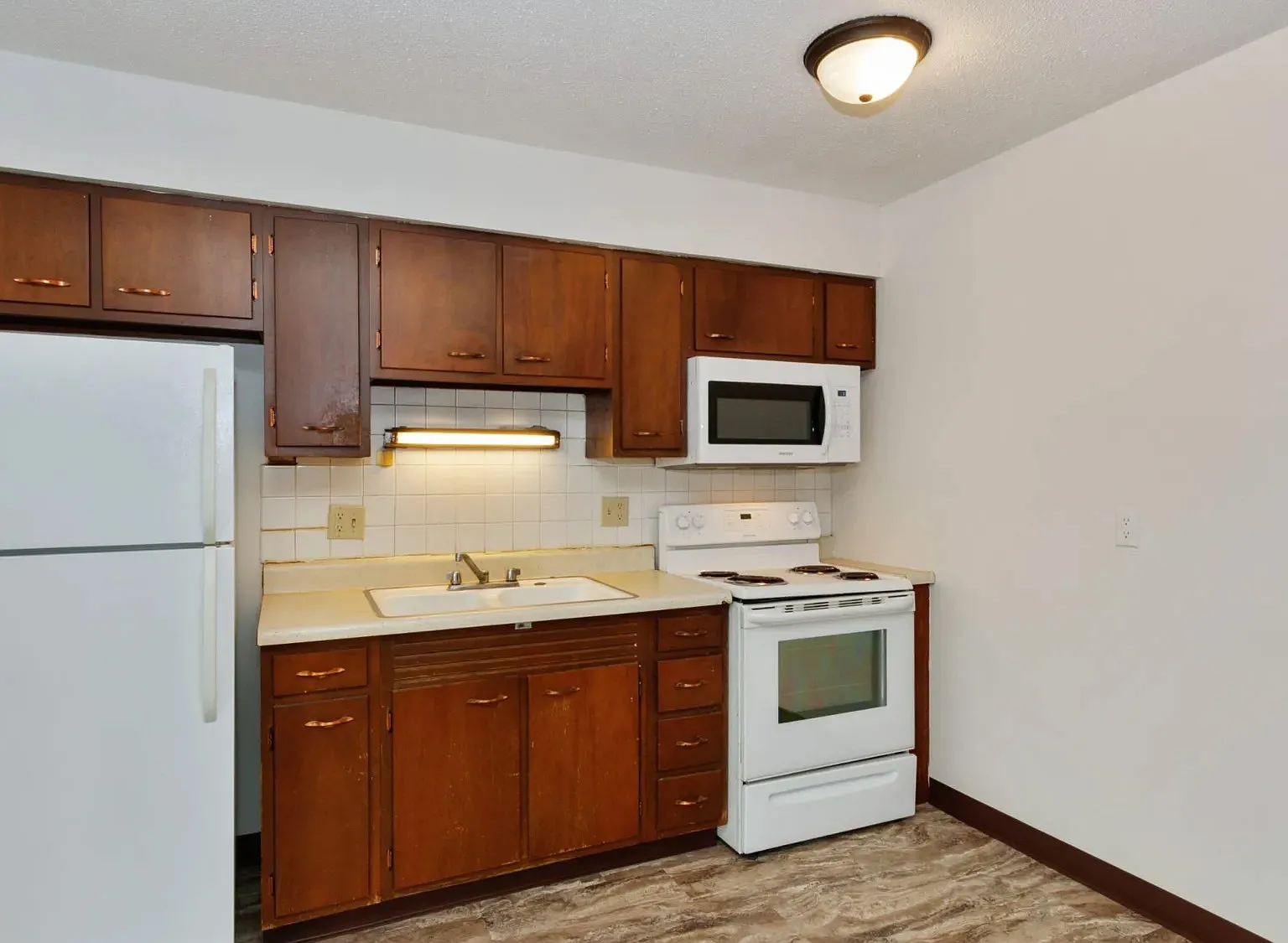 2 bed, 755 sqft, $825 — Photo 3