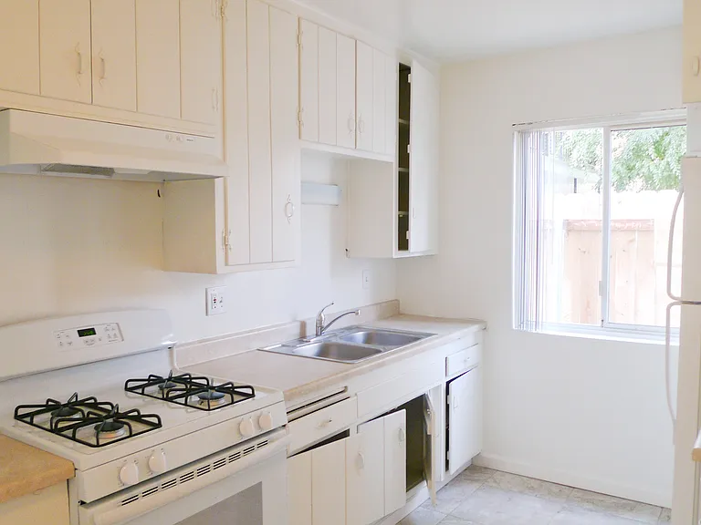 Eat-in Kitchen