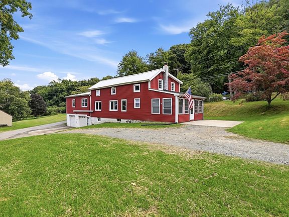 3rd image of 200 Hockanum Rd