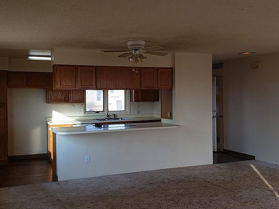 3rd image of 5 Lakeview Dr S
