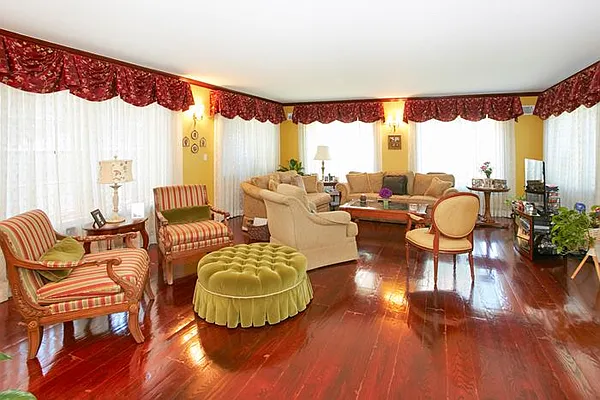 Sold by Madeleine Realty Ltd. | media 10