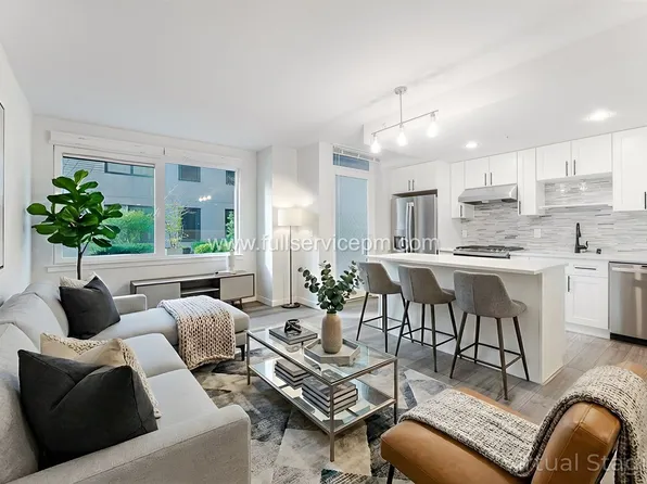 76 Cedar St Unit 303, Seattle, WA 98121