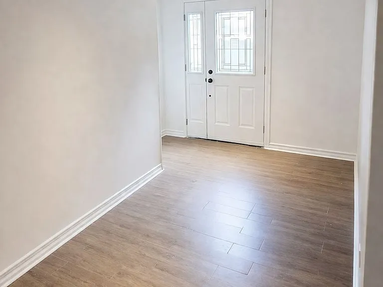 109 Romance Dr #BASEMENT — Photo 2