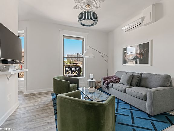 5th image of 2616 N Clark St #404