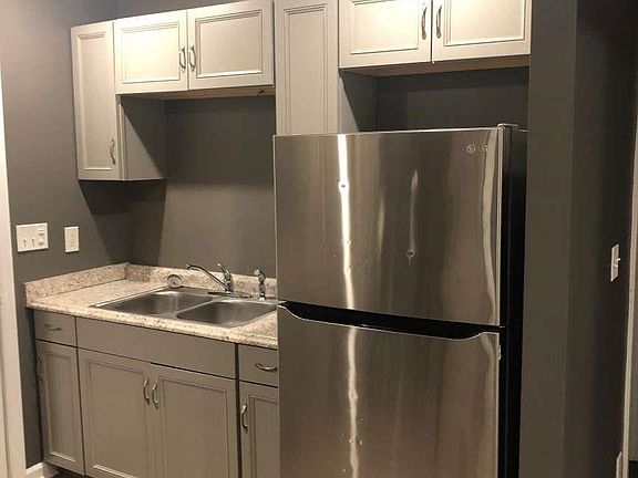 3rd image of 3636 N Lloyd Cir