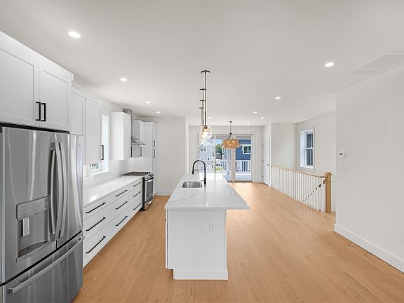 3rd image of 1002 Pleasant Ave