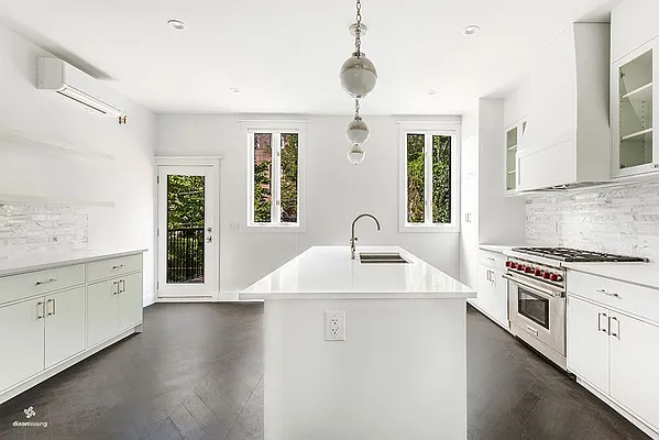 Rented by Dixon Advisory USA Inc. | media 3
