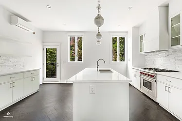 Rented by Dixon Advisory USA Inc.