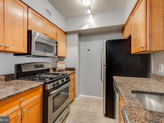 5th image of 4801 Fairmont Ave APT 701