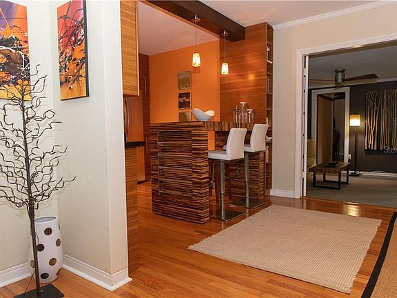 5th image of 646 15th Ave NE