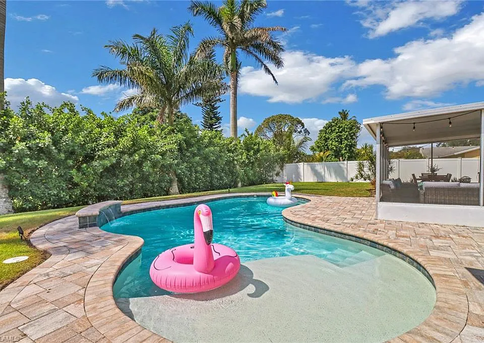 2680 Longboat Dr