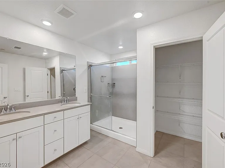 8454 Vacarez Dr — Photo 40