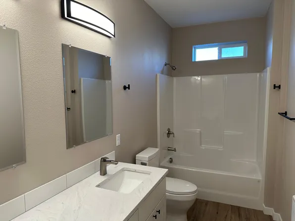 1726 Summer St NE #1, Salem, OR 97301