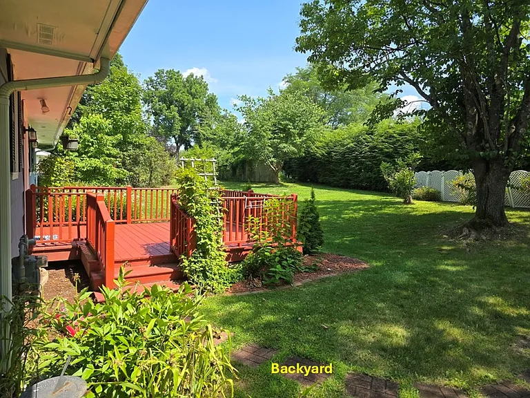 121 Huntington Rd — Photo 3