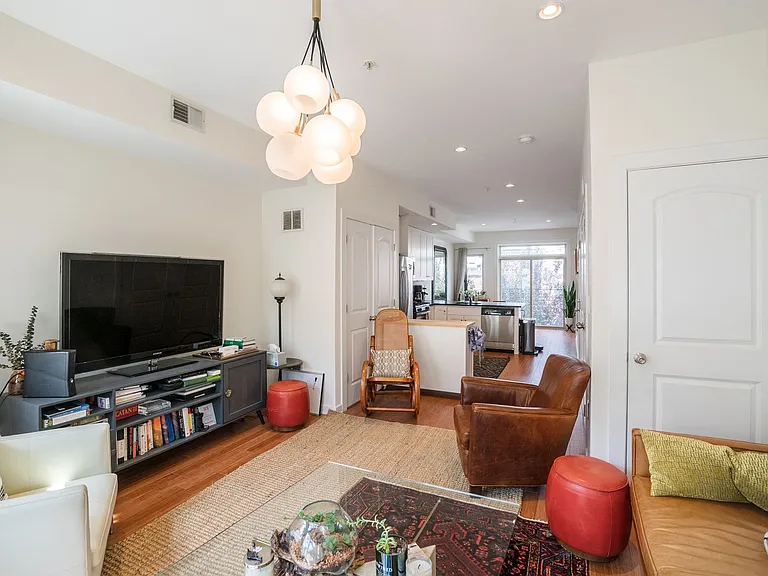 1834 Poplar St #2 — Photo 3