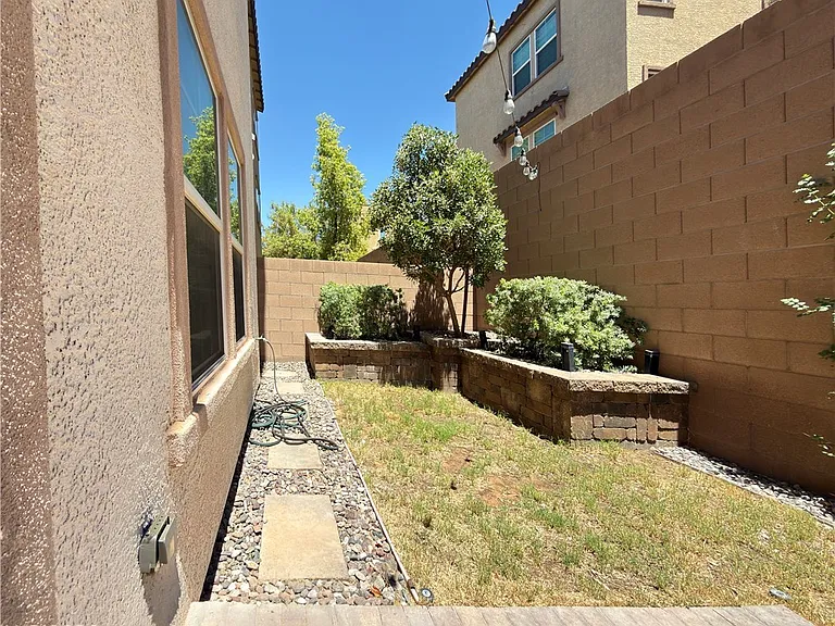 372 Ambitious St — Photo 17