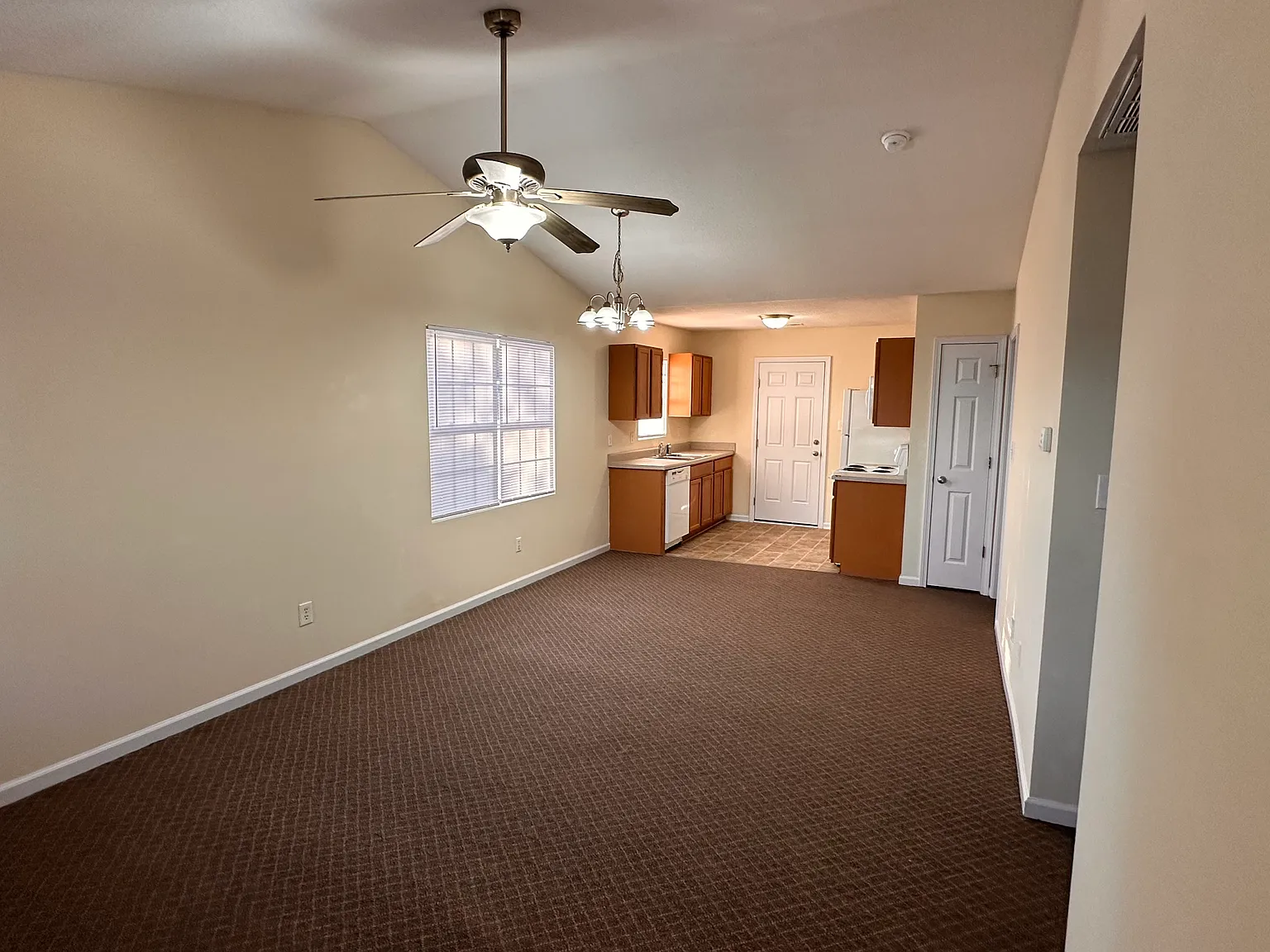 2 bed, 850 sqft, $1,000 — Photo 4