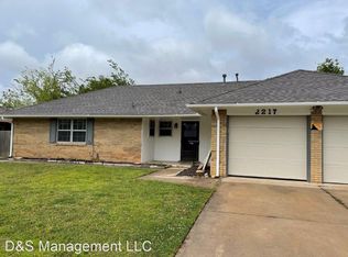 2217 Bellaire Dr, Moore, OK 73160