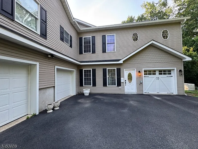 32 Woodland Dr — Photo 2
