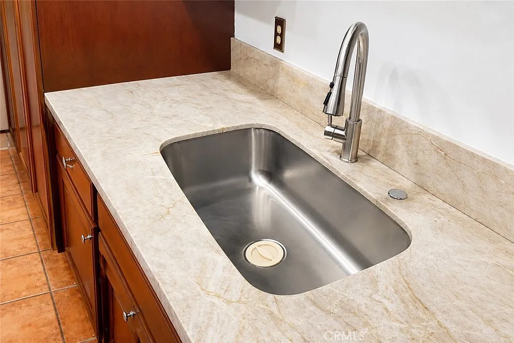 3 bed, 1165 sqft, $2,895 — Photo 4