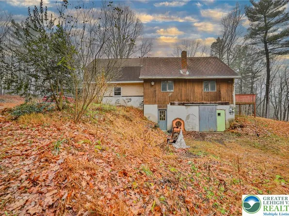 355 Hickory Rd, Palmerton, PA 18071