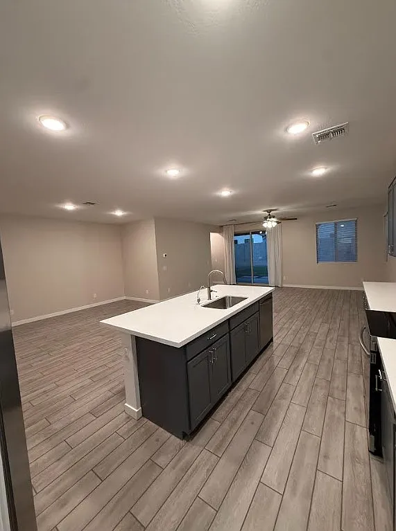 4 bed, 2142 sqft, $2,500 — Photo 3