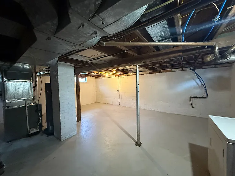 2311 N Averill Ave — Photo 16