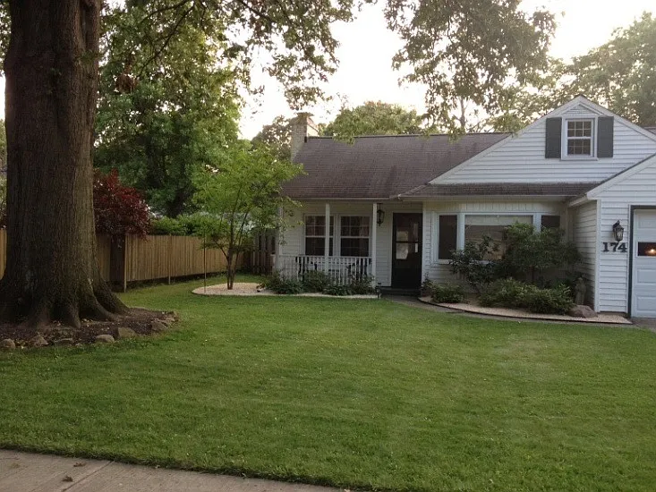 174 Edgewood Dr photo 1