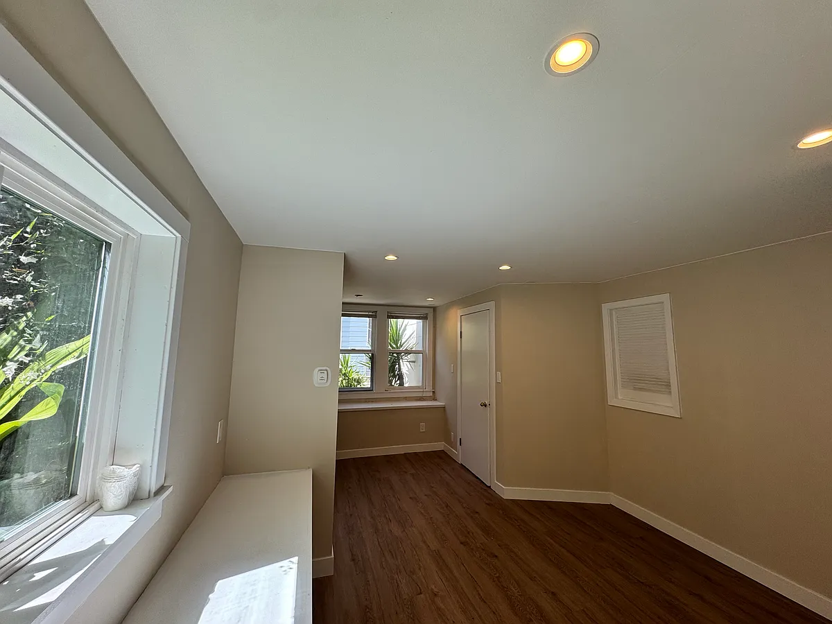 Building Photo - 680 9th Ave #B