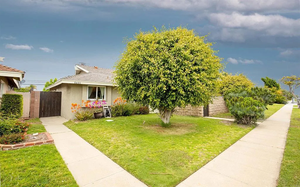 4 bed, 1600 sqft, $4,390 — Photo 3