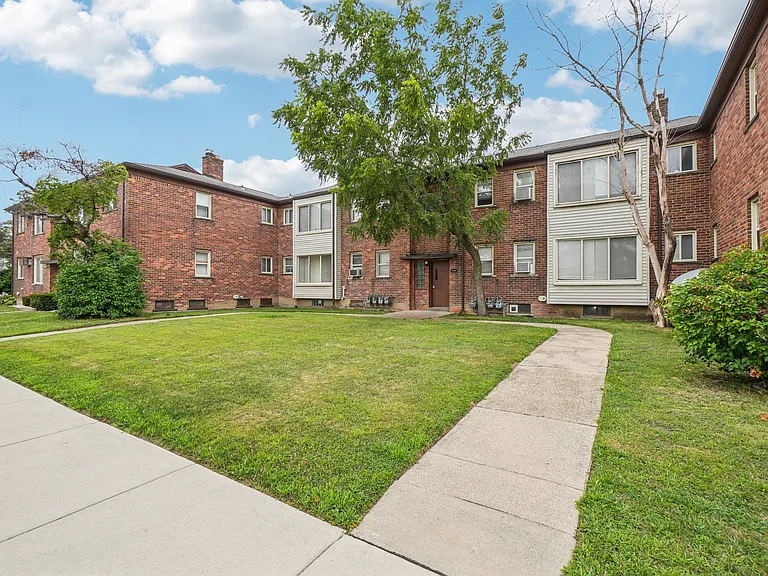 Oakman-Belleterre Apartments — Photo 10