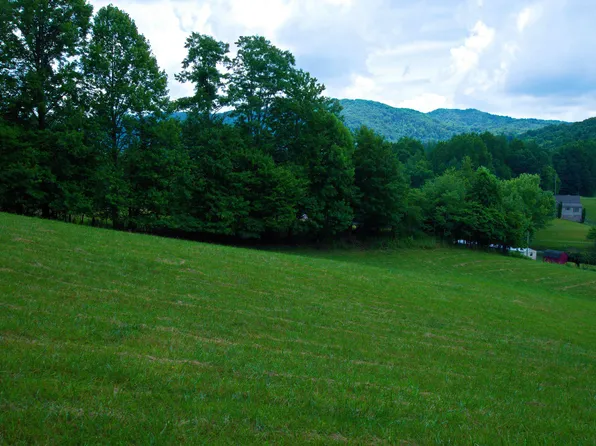 874 Fairview Rd, Hampton, TN 37658