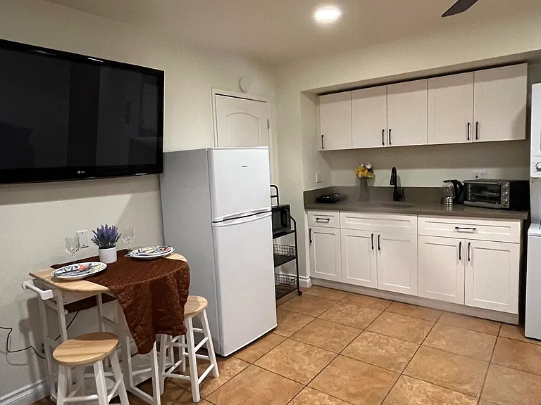 15116 Weddington St #B — Photo 11